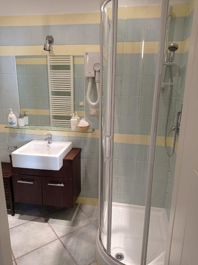 Casa Baia Azzurra Apartment Bergeggi Bagian luar foto