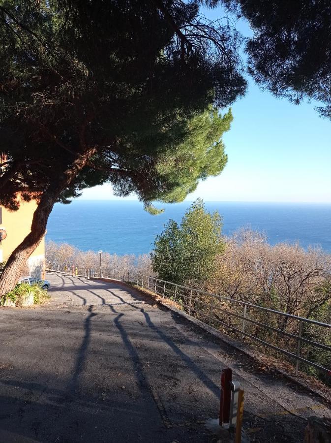 Casa Baia Azzurra Apartment Bergeggi Bagian luar foto